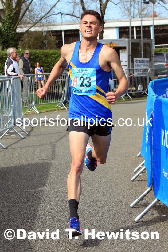 Senior Mens Northern 12 Stage Road Relay, 2022 Northern 12 and 6 Stage Road Relays,  Birkenhead Park, Birkenhead, Wirral.  Photo: David T. Hewitson/Sports for All Pics